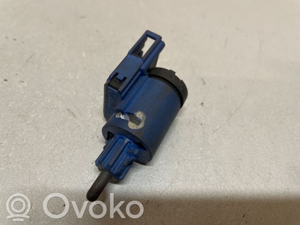 Volkswagen PASSAT B5.5 Brake pedal sensor switch 