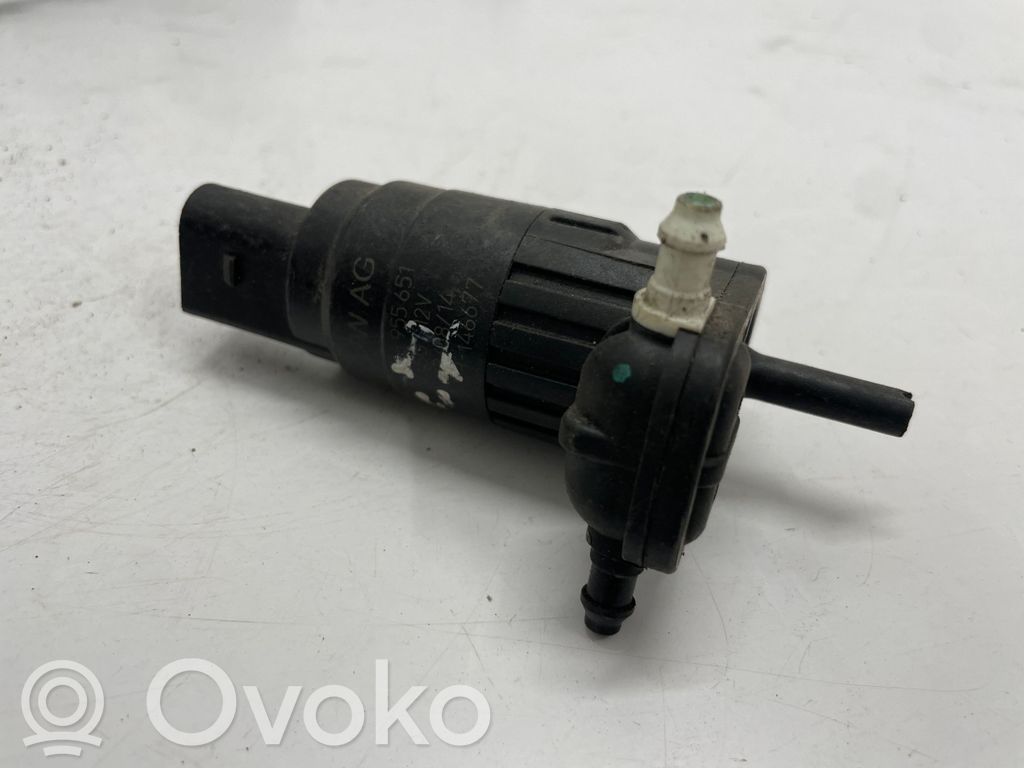 Volkswagen Golf VII Windscreen/windshield washer pump 