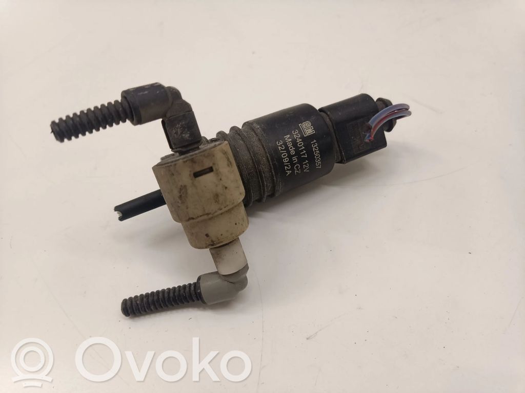 Opel Insignia A Windscreen/windshield washer pump 