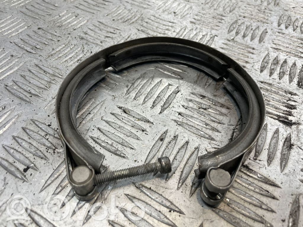 Volkswagen PASSAT B8 Clemă conector țeavă eșapament 