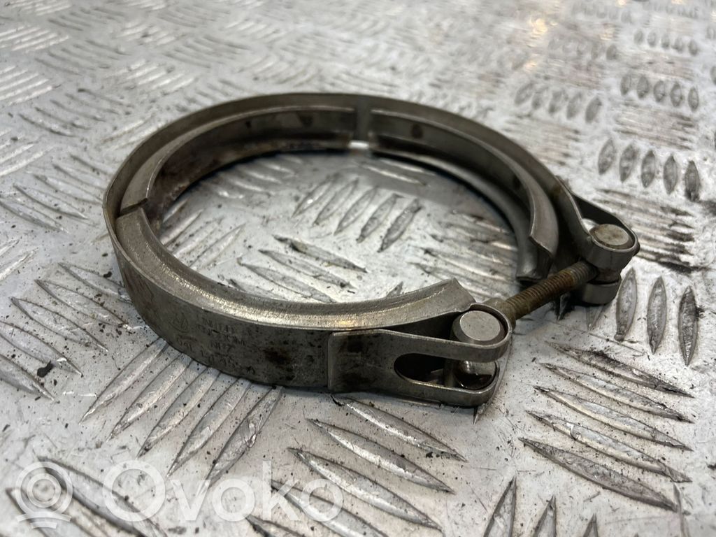Volkswagen PASSAT B8 Clemă conector țeavă eșapament 