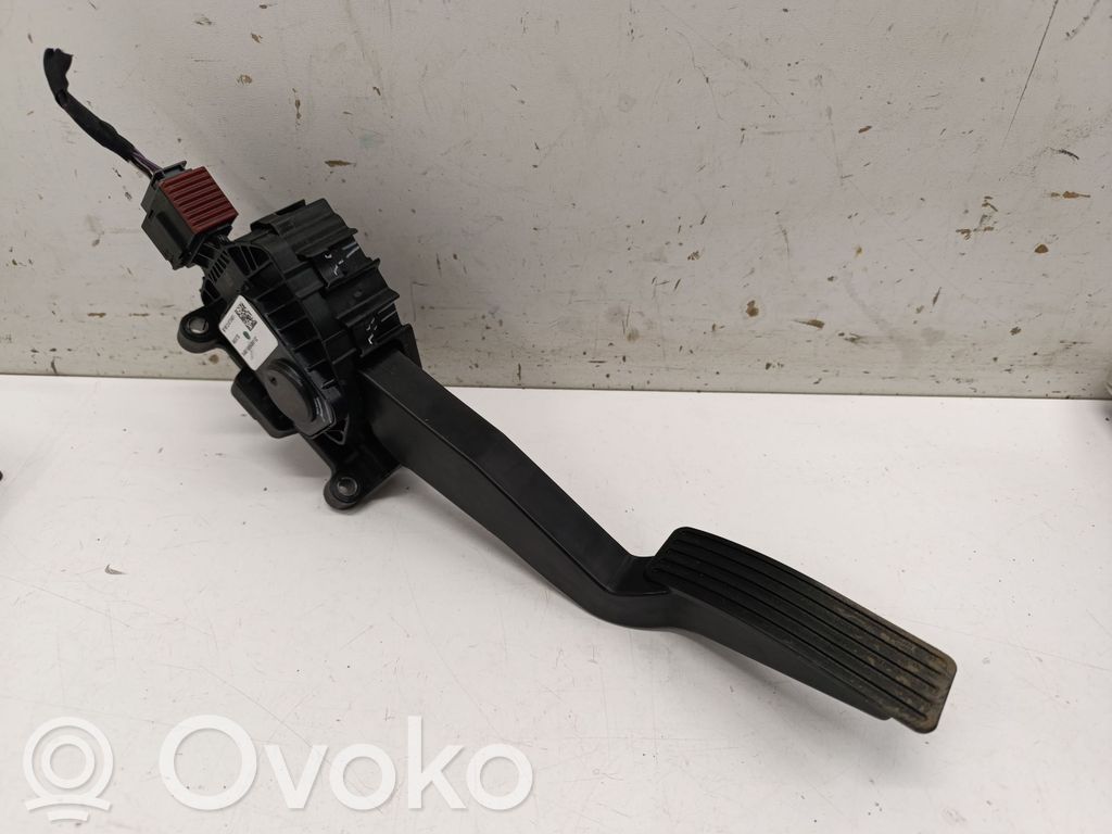 Accelerator throttle pedal   04581655AB