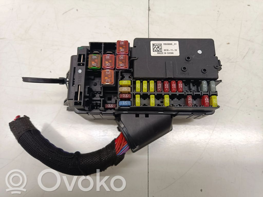 Opel Astra K Fuse module 