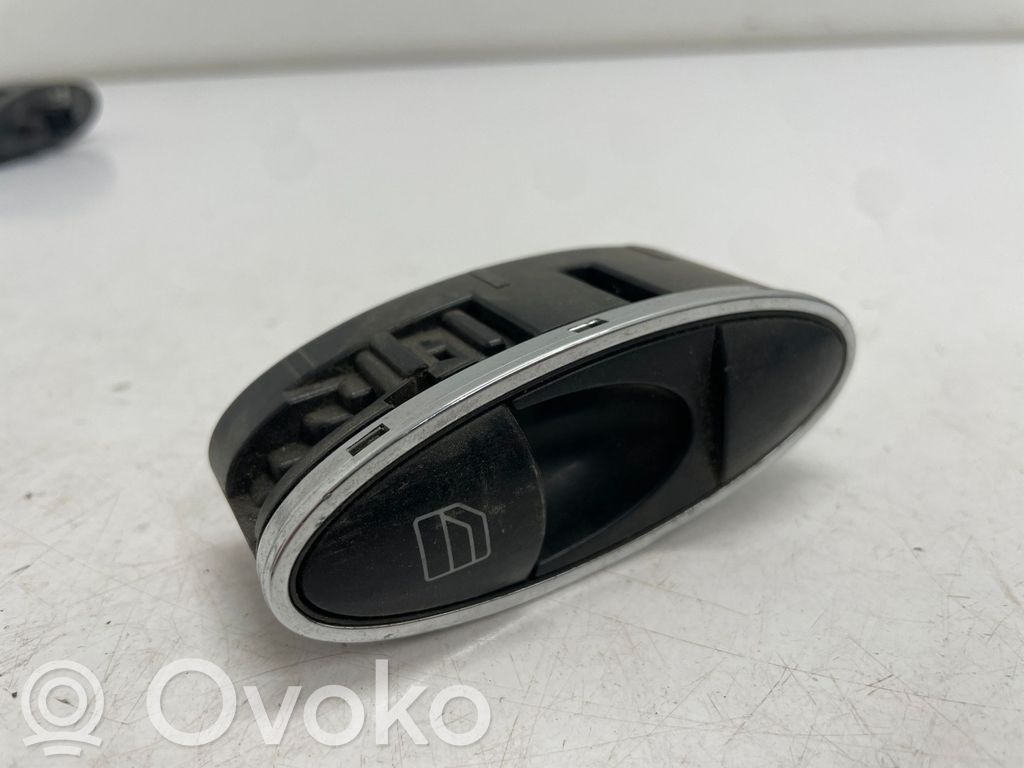 Mercedes-Benz E W211 Electric window control switch 