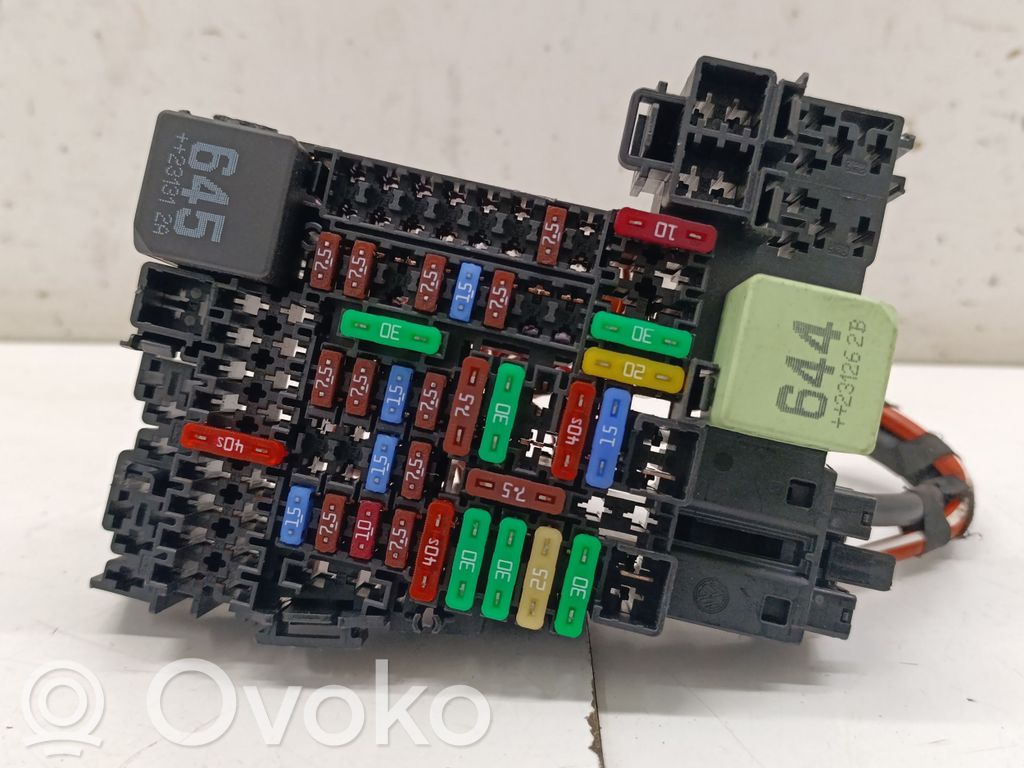 Volkswagen Taigo Fuse module 