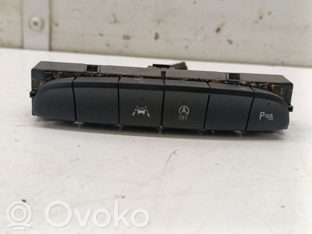 Opel Insignia B A set of switches 