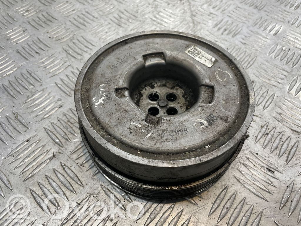 BMW 3 G20 G21 Kampiakselin vauhtipyörä 