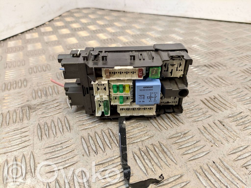 Peugeot 308 Fuse module 