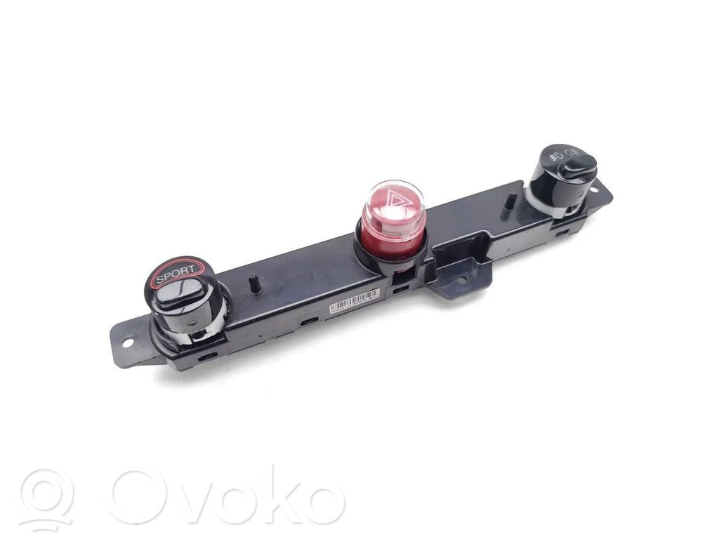 Fiat 500 Botón interruptor de luz de peligro 