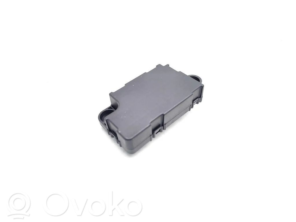 Tesla Model 3 Antenos stiprintuvas 