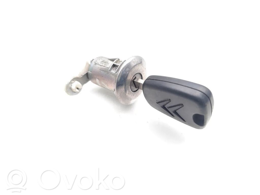 Zamek drzwi przednich   N0502311
