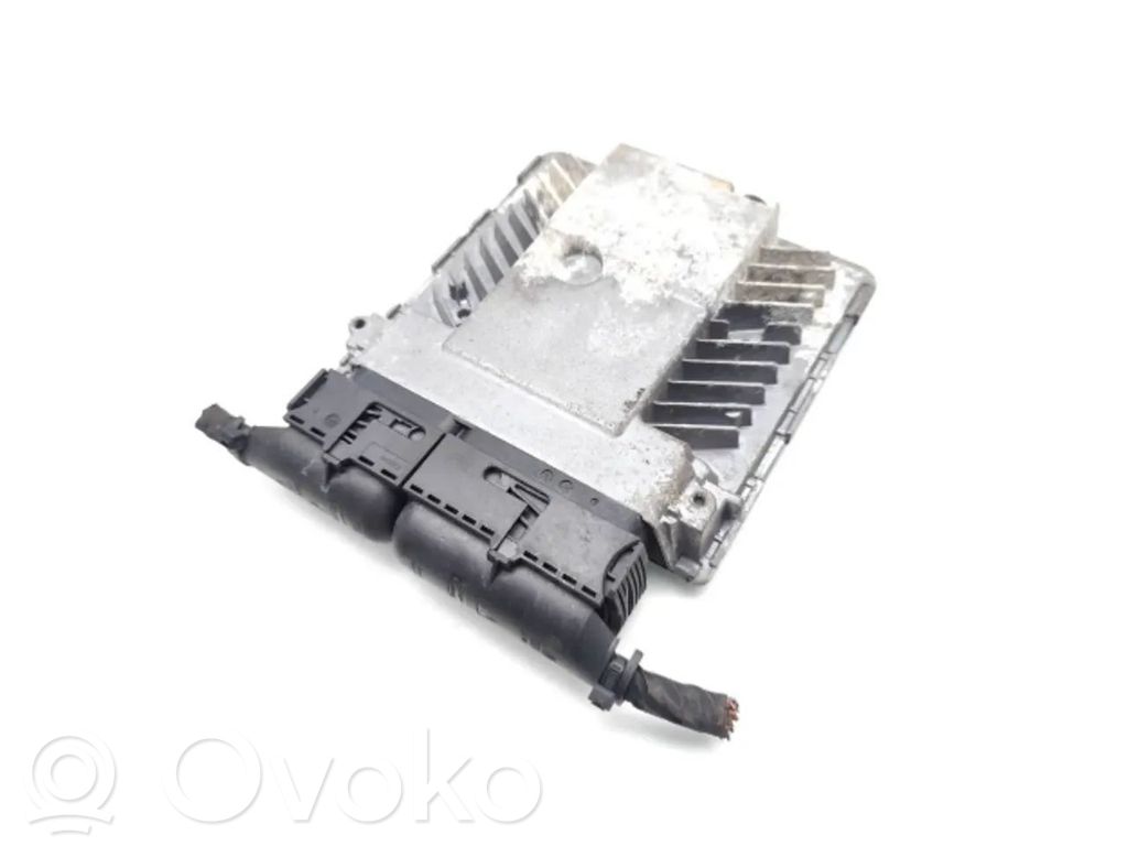 Volkswagen PASSAT B6 Engine control unit/module 