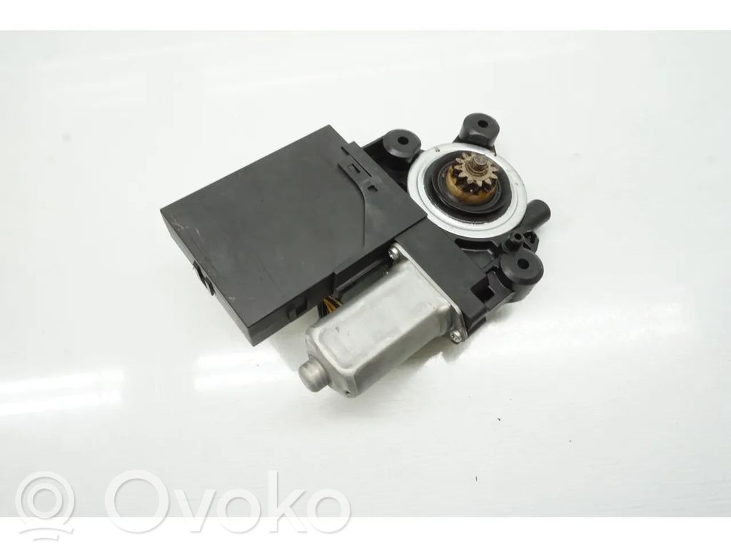 Volvo V50 Motor del regulador de la ventanilla de la puerta delantera 