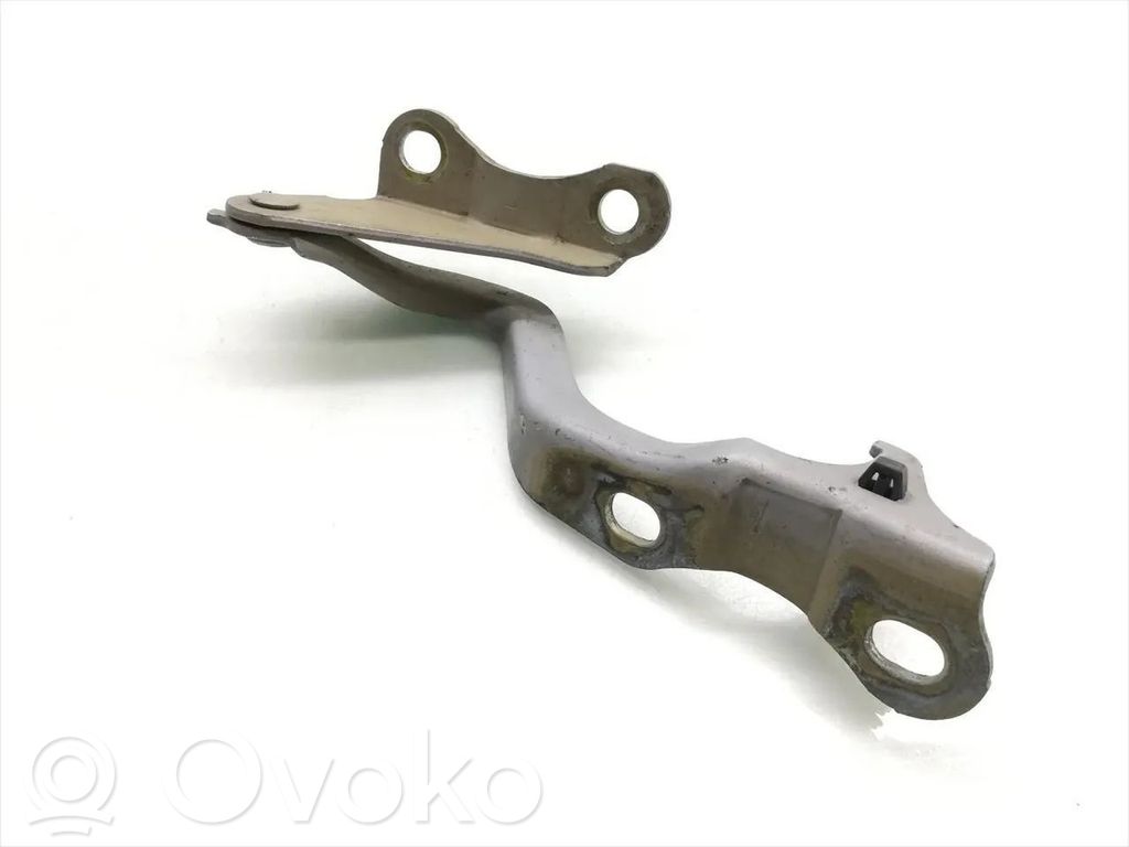 Loading door upper hinge