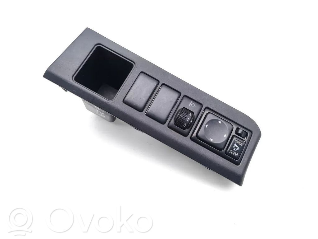 Nissan Note (E11) Wing mirror switch 