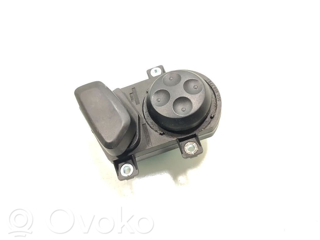 Volkswagen PASSAT B7 Interruptor de control del asiento 