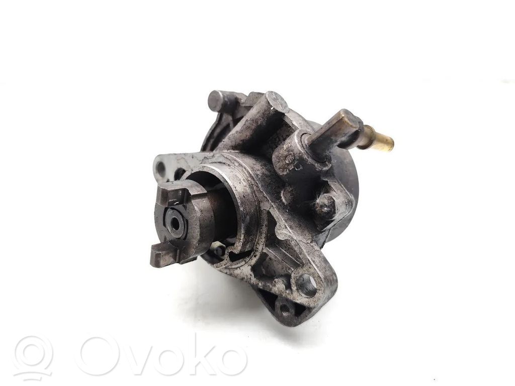 Opel Combo C Vacuum pump 