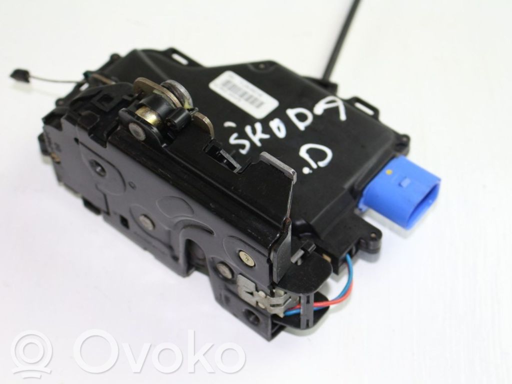 Skoda Octavia Mk2 (1Z) Rear door lock 