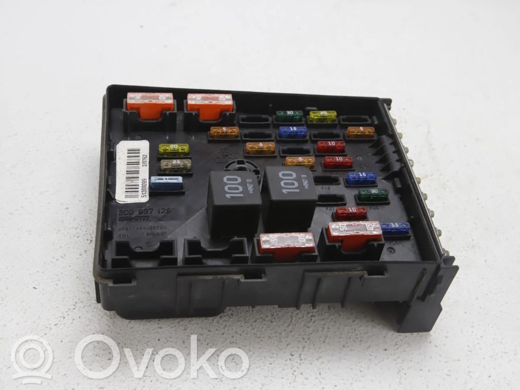 Volkswagen PASSAT B6 Fuse module 