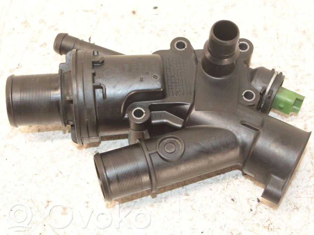 Ford Mondeo MK IV Termostaatin kotelo 