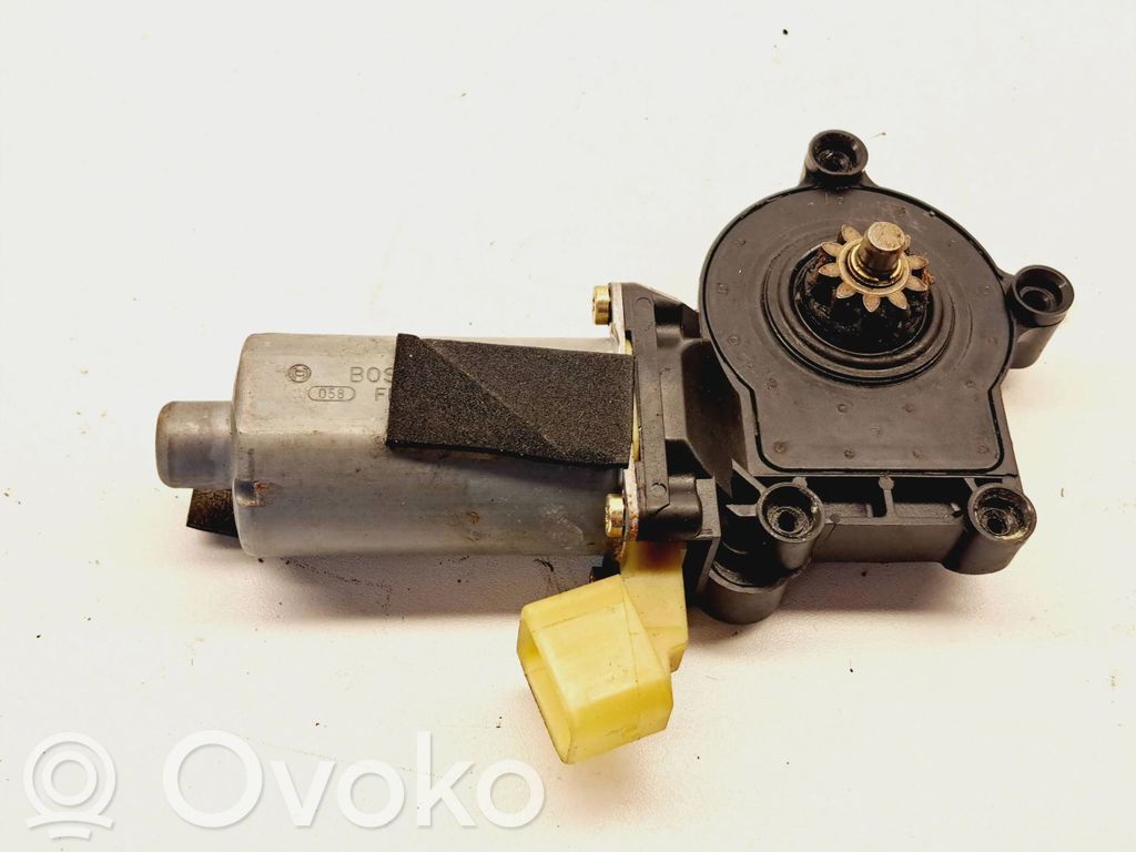 Volvo V70 Etuoven ikkunan nostomoottori 