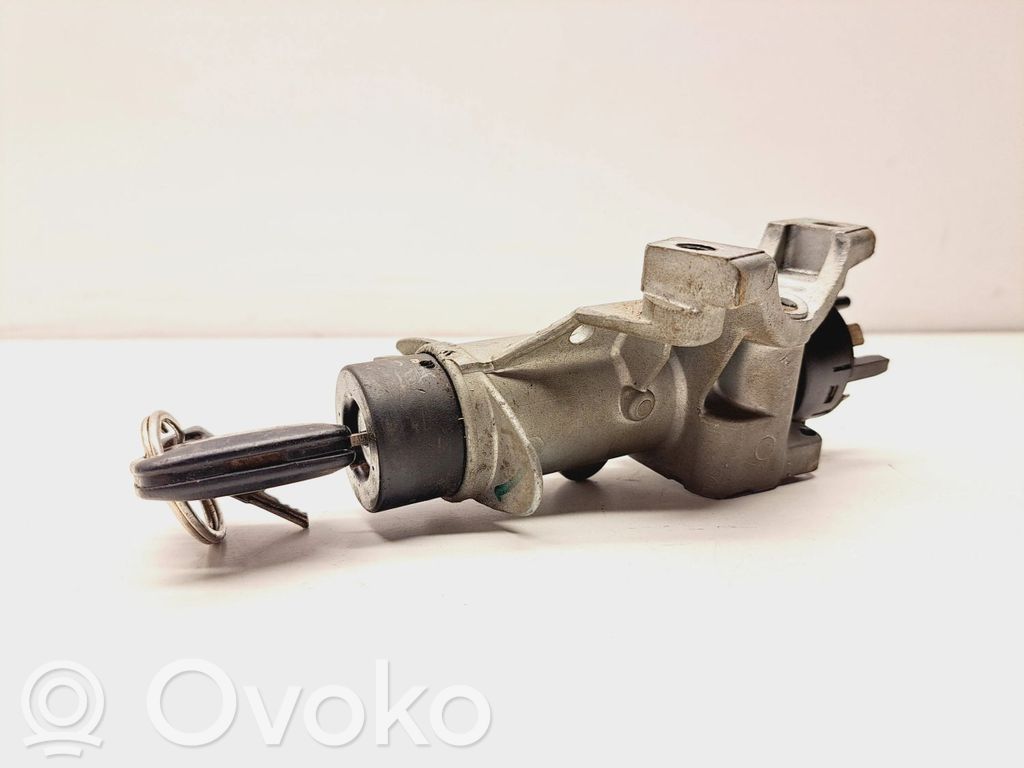 Audi A4 S4 B5 8D Užvedimo spynelė 