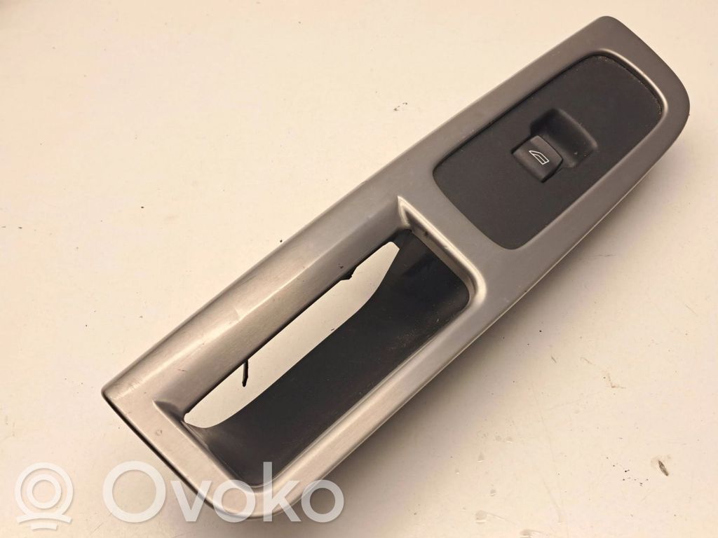 Volvo V50 Front door window switch trim 