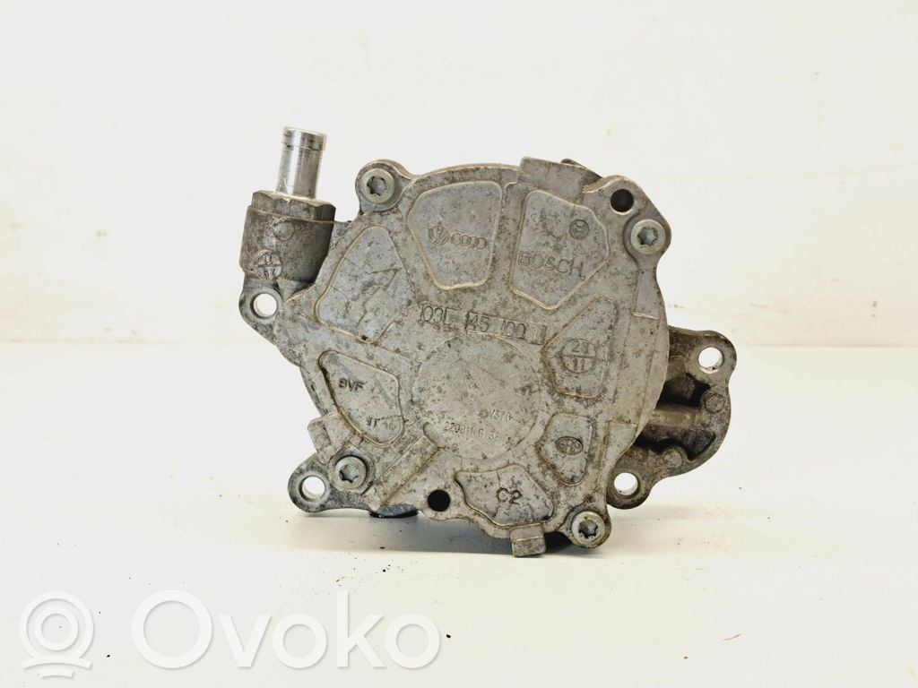 Volkswagen PASSAT B7 Vacuum pump 