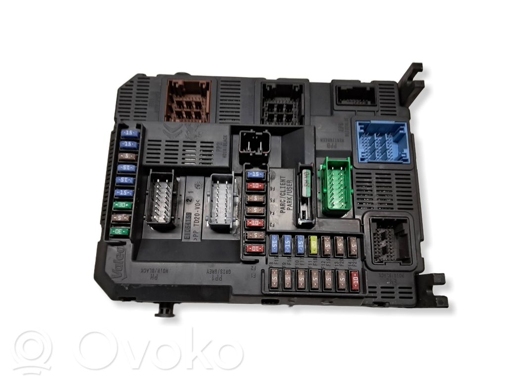 Peugeot 208 I Fuse module 