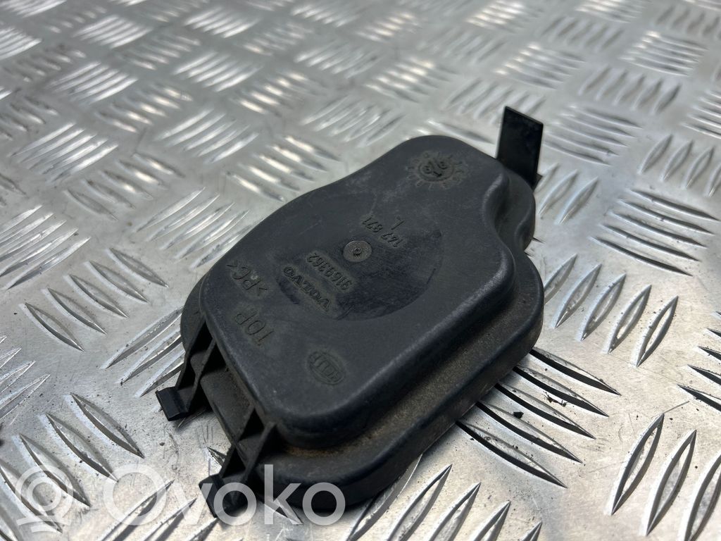 Volvo S40, V40 Headlight/headlamp dust cover 