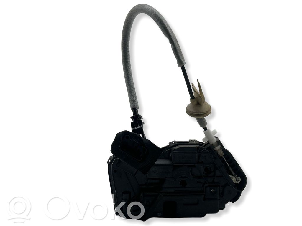 Volkswagen PASSAT B8 Rear door lock 