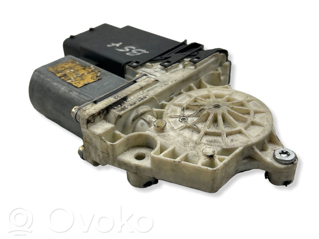 Volkswagen PASSAT B5.5 Silnik regulatora szyby drzwi przednich 