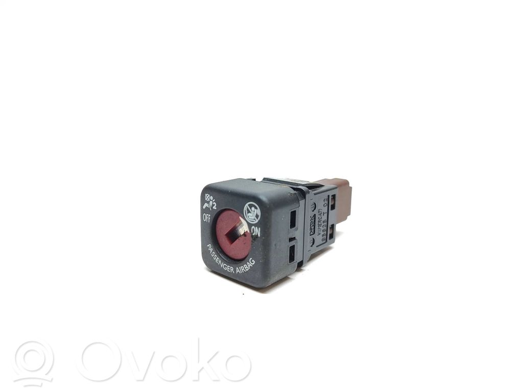 Citroen DS5 Passenger airbag on/off switch 