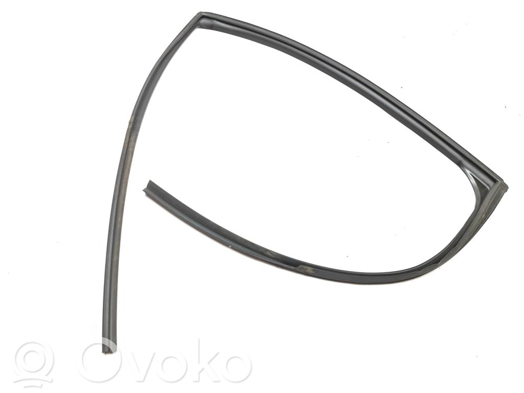 Gumowa uszczelka drzwi tylnych   6814253040,53040