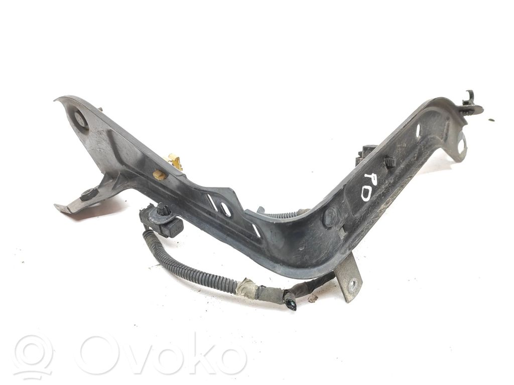 Renault Espace V (RFC) Fender mounting bracket 