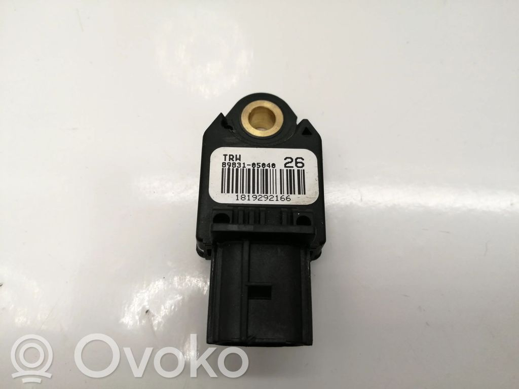 Toyota Avensis T270 Czujnik uderzenia Airbag 