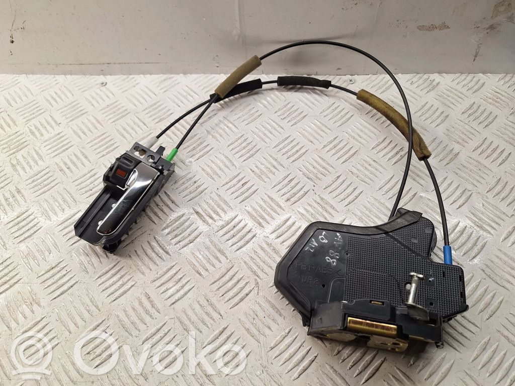 Toyota Avensis T250 Rear door lock 