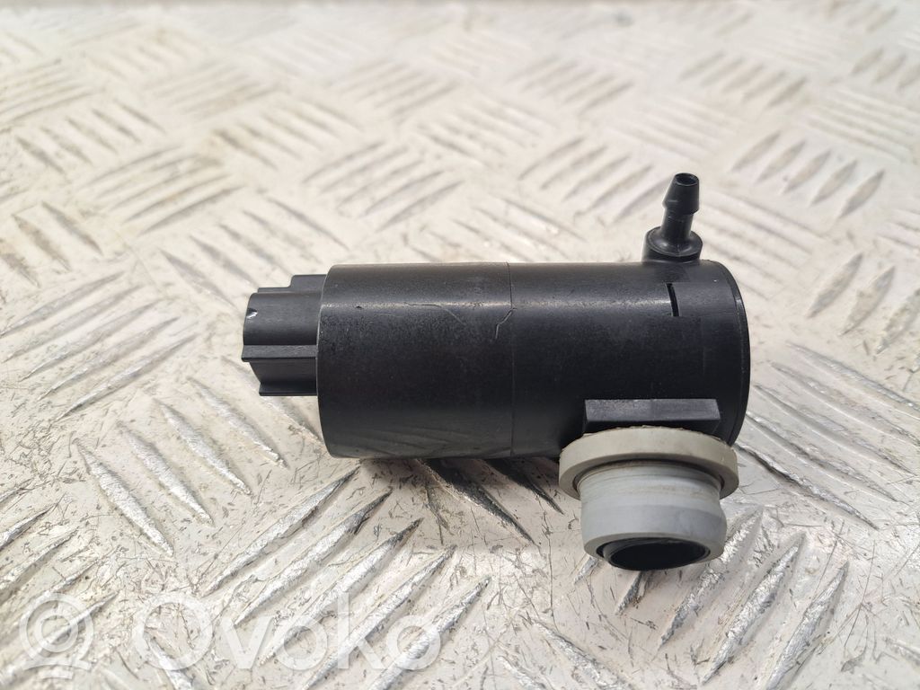 Toyota Avensis T270 Windscreen/windshield washer pump 