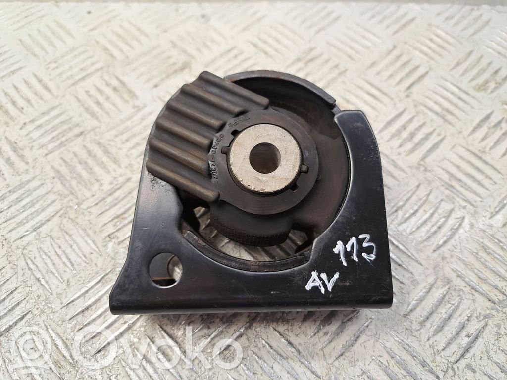 Toyota Avensis T270 Engine mount bracket 