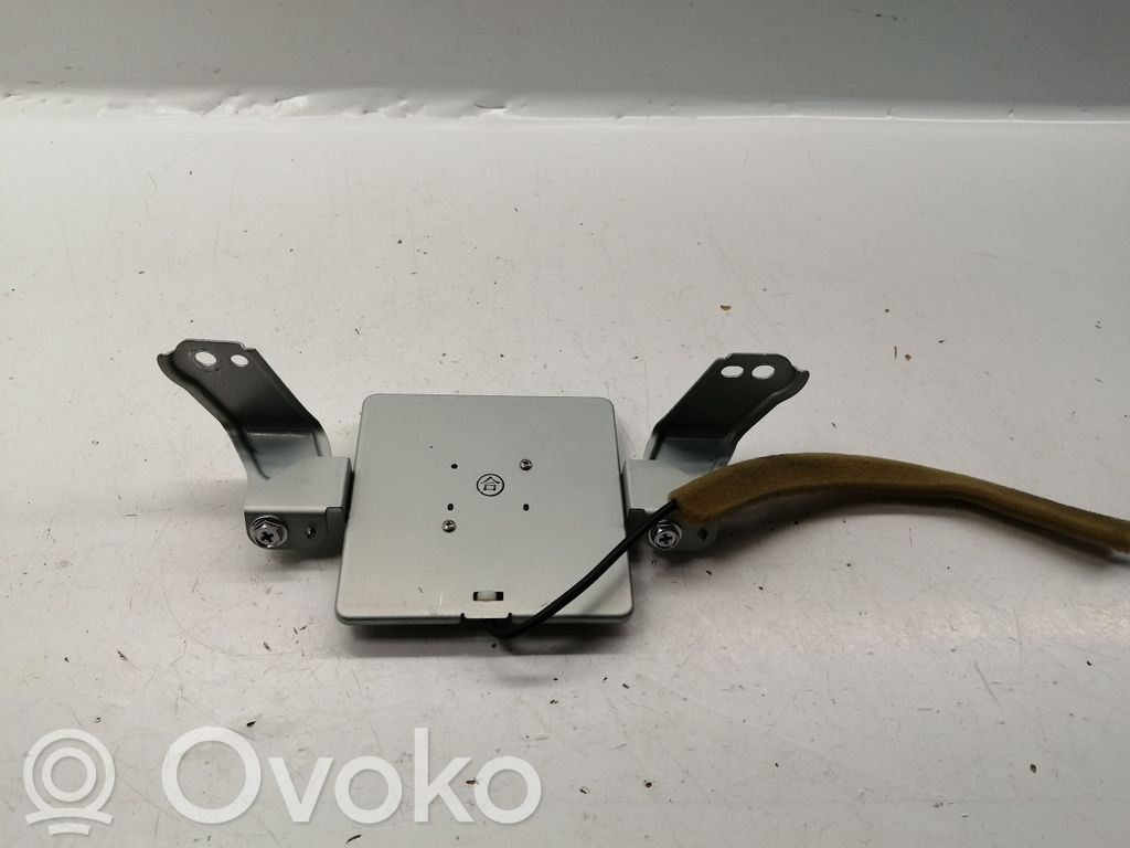 Toyota Corolla Verso AR10 GPS-pystyantenni 