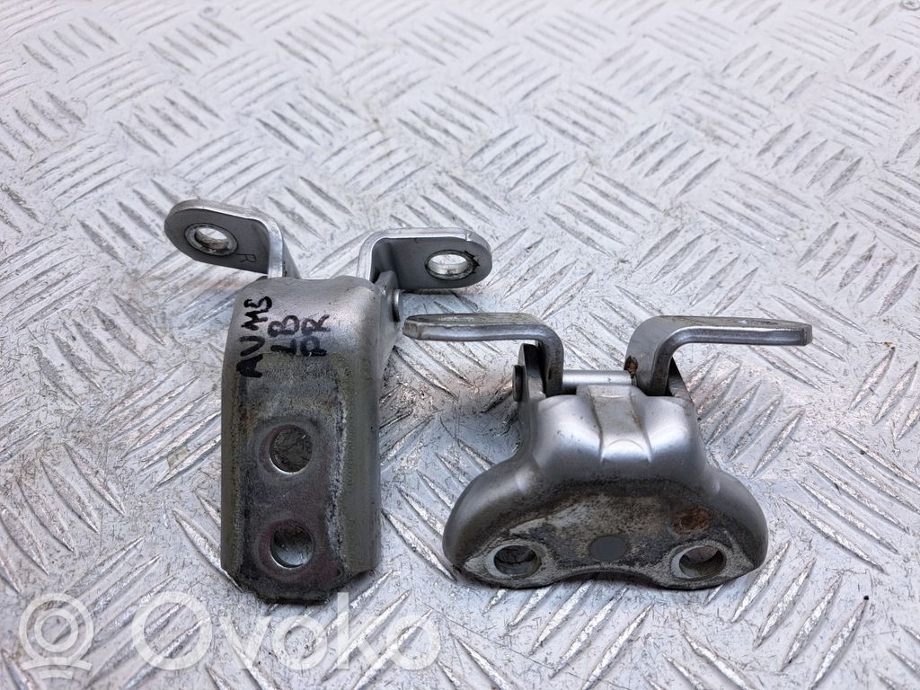 Toyota Avensis T270 Front door hinge set 