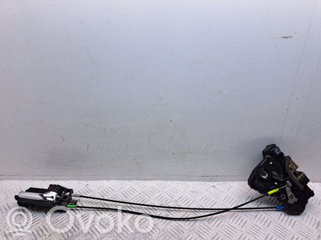 Toyota Avensis T250 Front door lock 