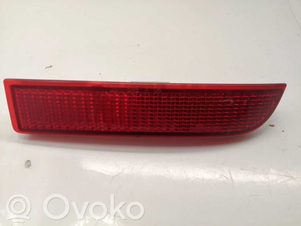 Toyota Avensis T270 Reflector spate 