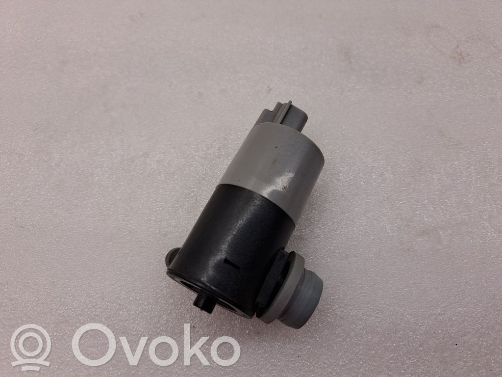 Toyota Avensis T270 Windscreen/windshield washer pump 