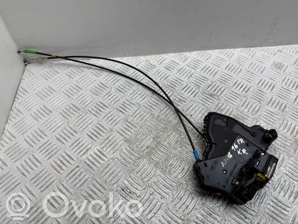 Toyota Auris 150 Front door lock 
