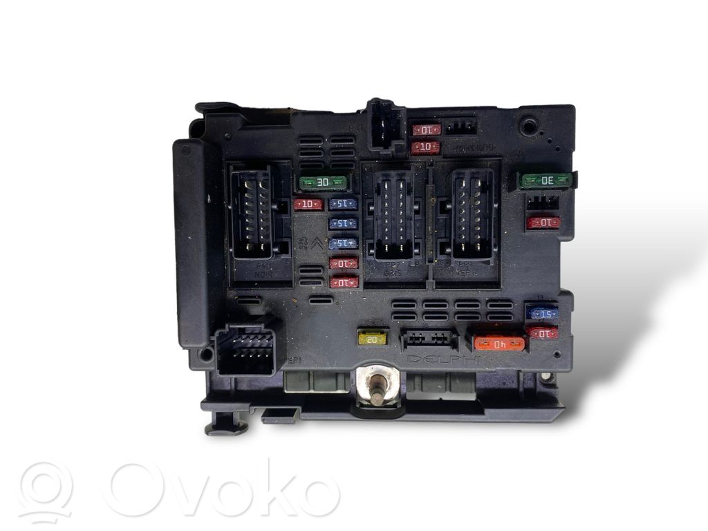 Peugeot 307 Fuse module 