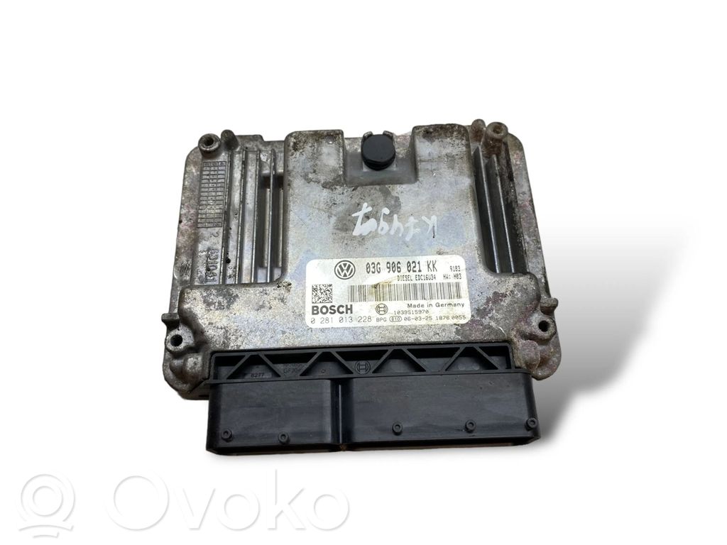 Volkswagen Golf V Engine control unit/module 