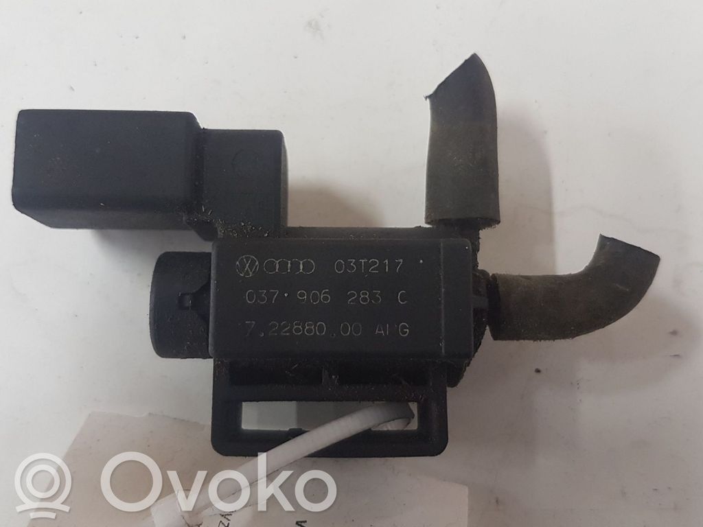 Volkswagen PASSAT B6 Zawór podciśnienia / Elektrozawór turbiny 