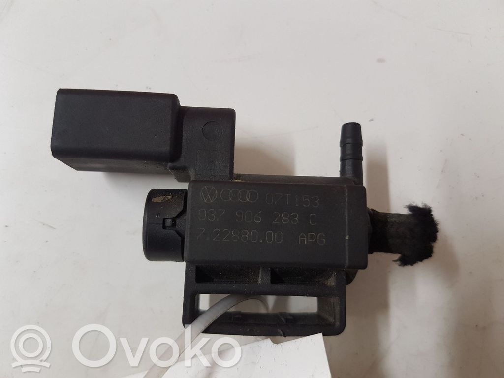 Volkswagen PASSAT B6 Zawór podciśnienia / Elektrozawór turbiny 