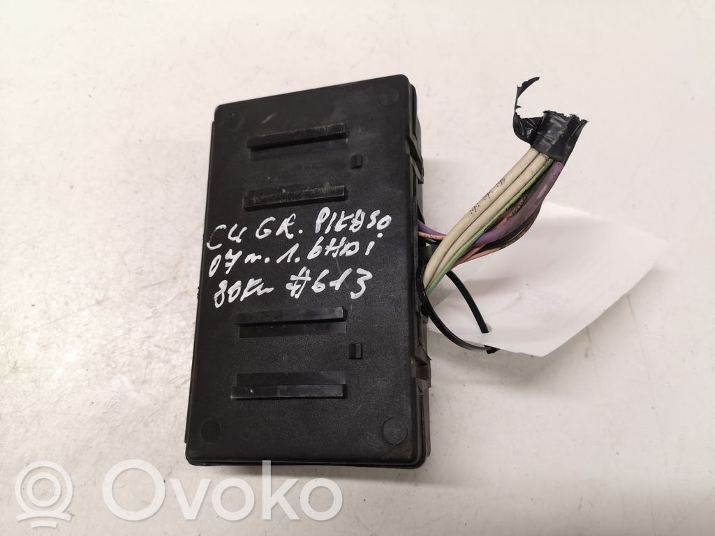 Citroen C4 Grand Picasso Relay mounting block 